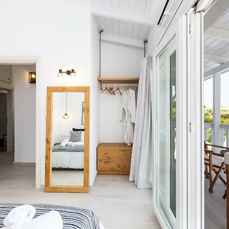 Nikiforos Villa, Coastal Retreat, By Thinkvilla * Skaleta